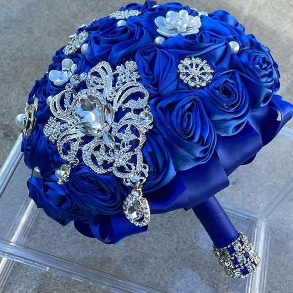 Quinceañera flower bouquet - Picture 1 of 3